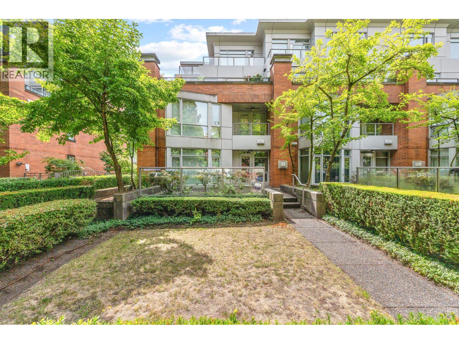 201 638 W 45TH AVENUE