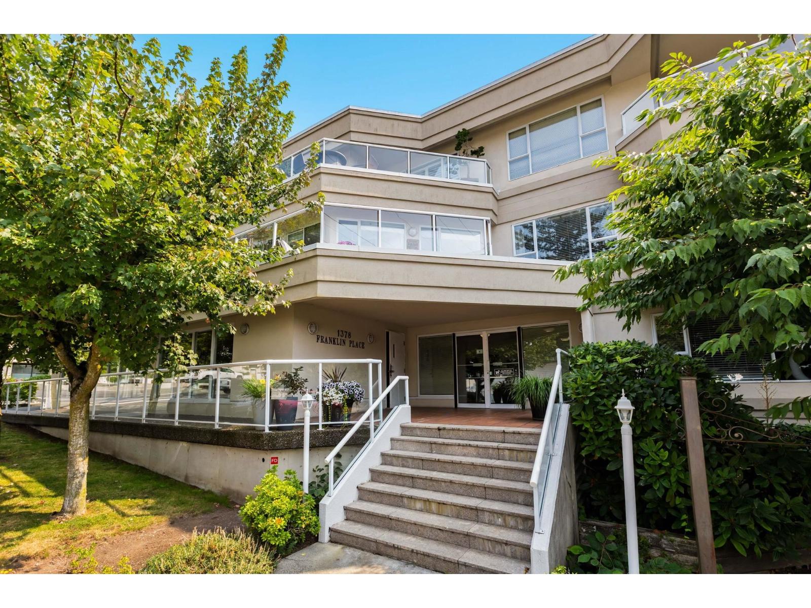 209 1378 GEORGE STREET, White Rock