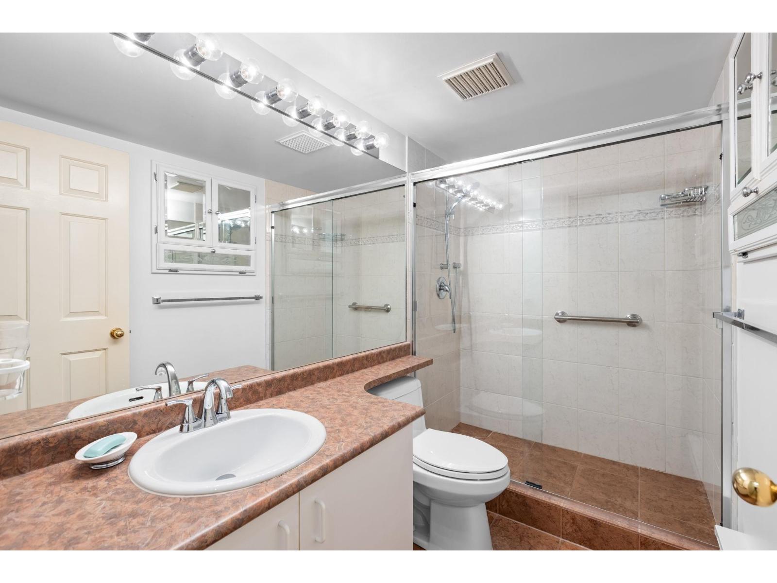 209 1378 GEORGE STREET, White Rock