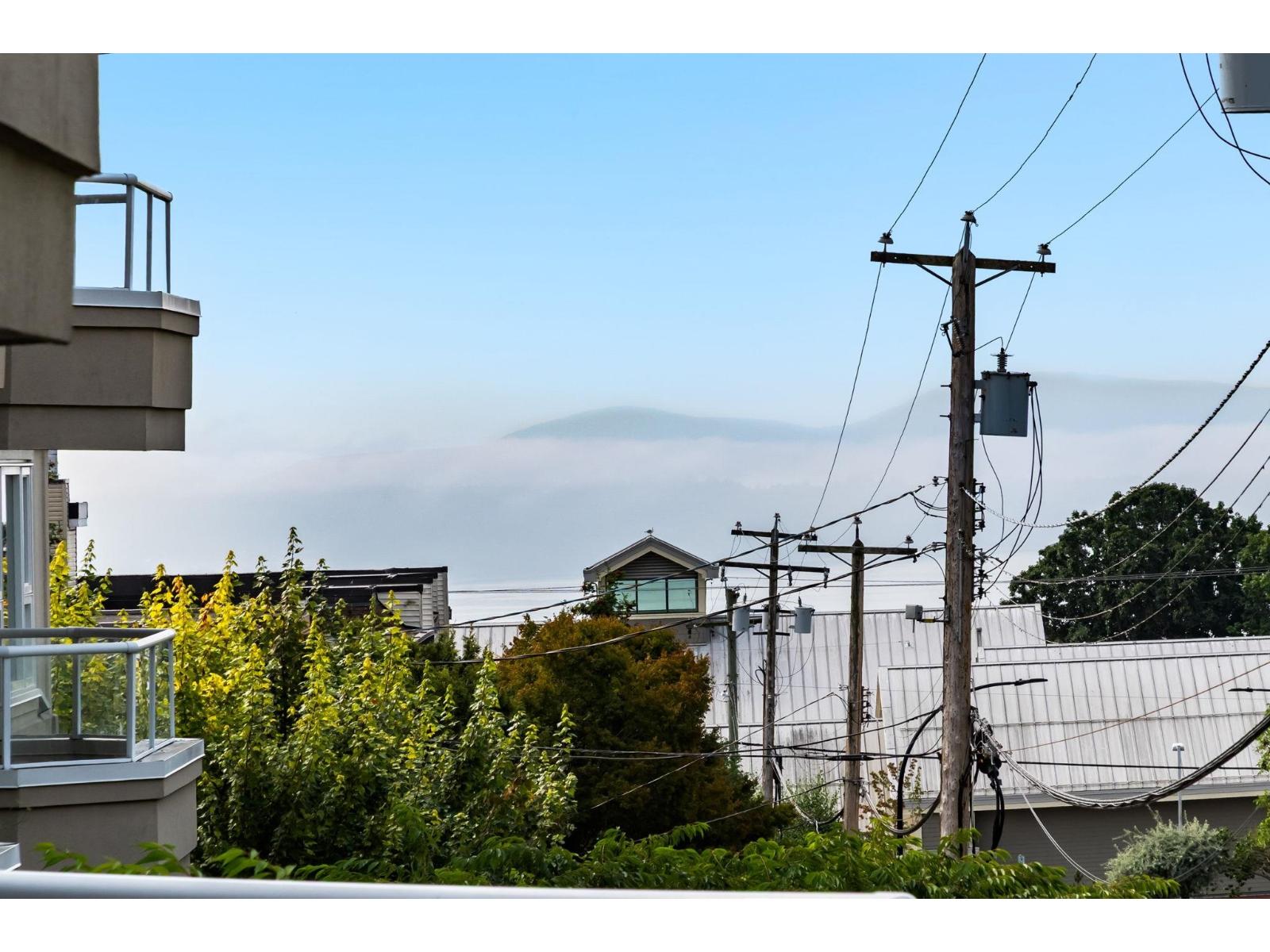 209 1378 GEORGE STREET, White Rock