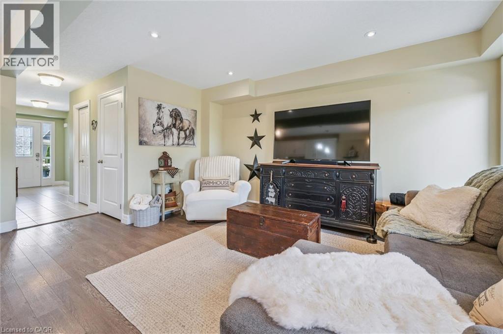 33 ROTH Street - 15