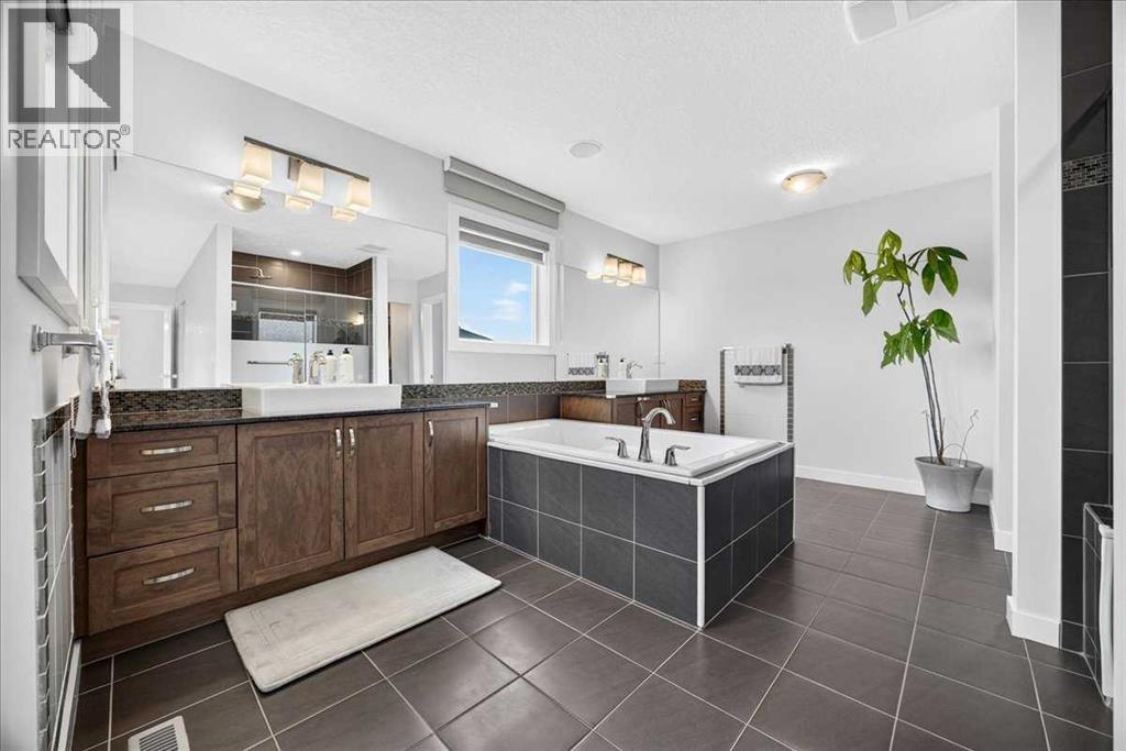546 Sherwood Boulevard NW - 24