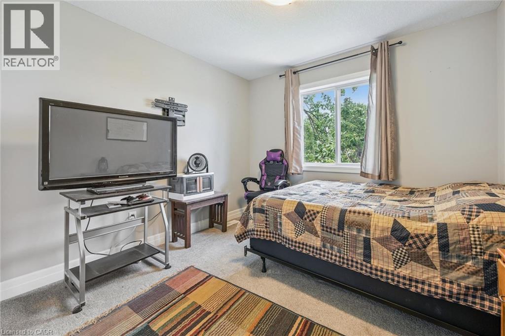 33 ROTH Street - Image 17
