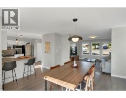 Living room - A 331 Mclean St, Campbell River, BC V9W2M7 Photo 6
