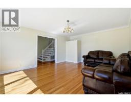 Family room - 49 Scott Street, Regina, SK S4S4A1 Photo 9