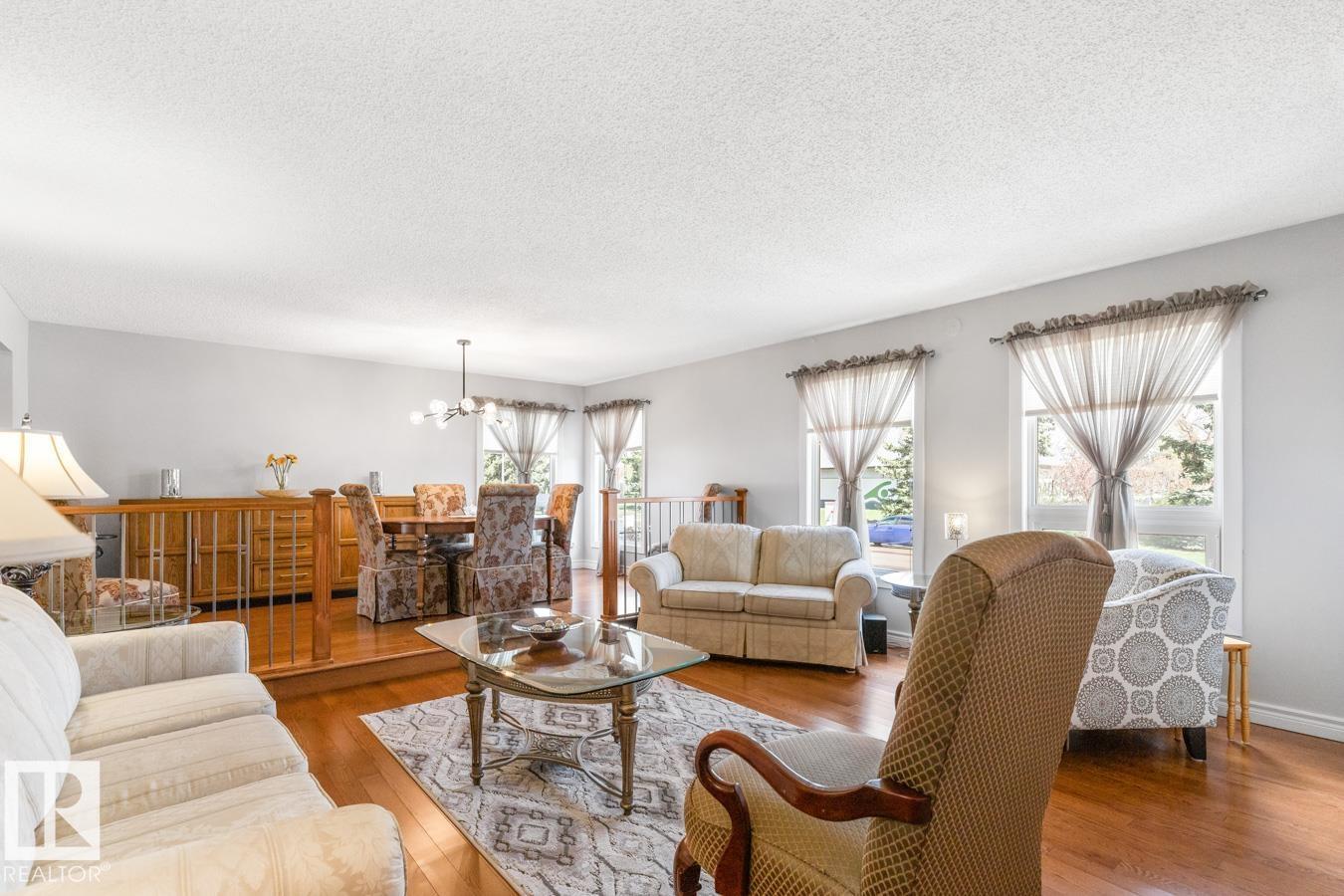 10502 158 St NW photo 4 — MLS® E4505298