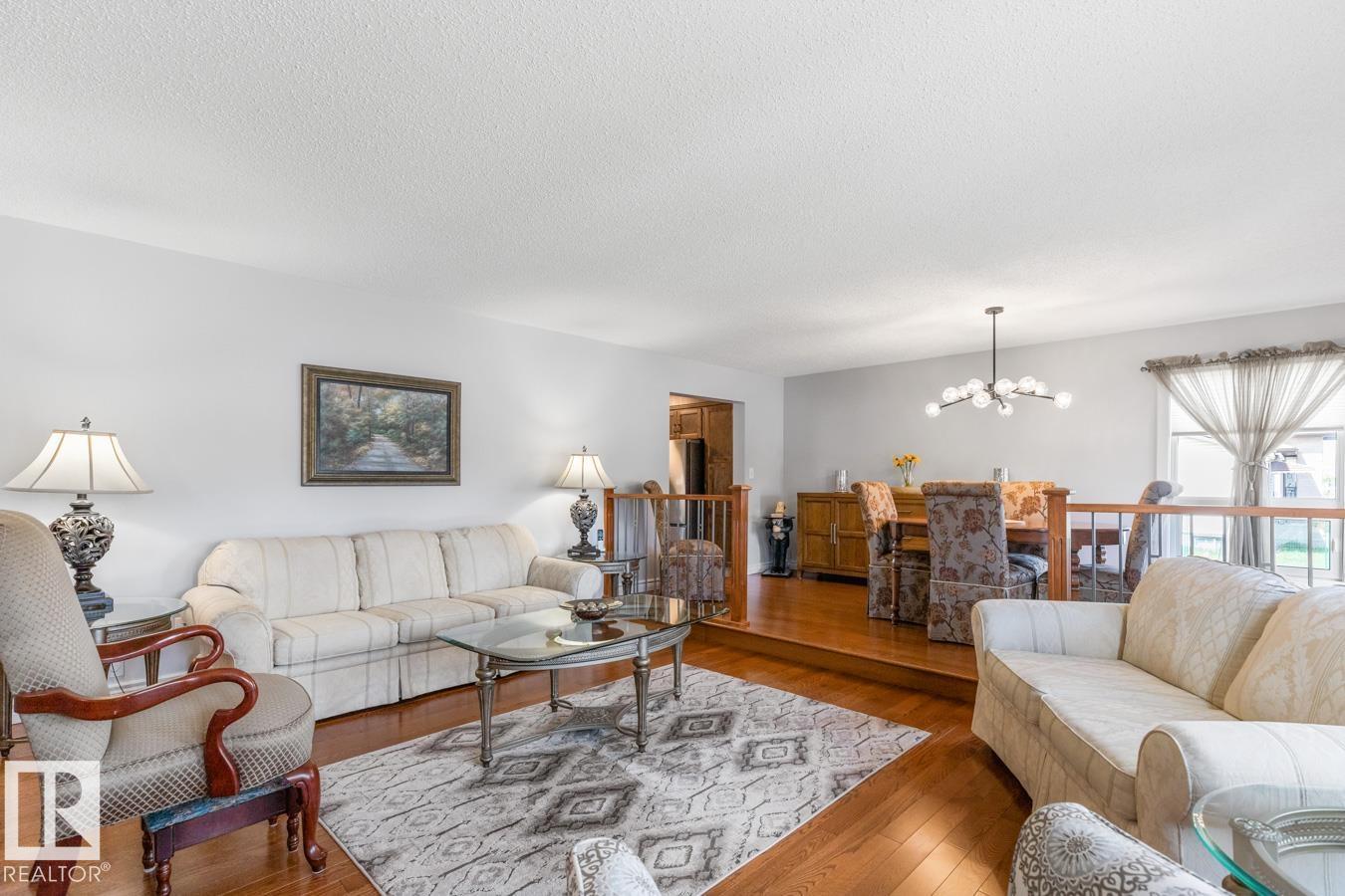 10502 158 St NW photo 5 — MLS® E4505298