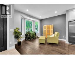 425 21 Avenue NW - photo 5