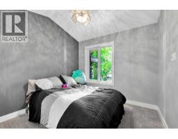 425 21 Avenue NW - photo 27
