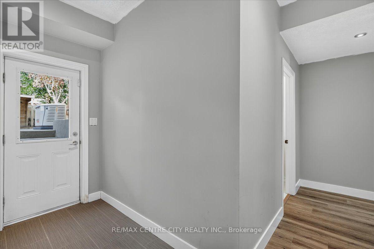 59 BRIDLE PATH - Image 32