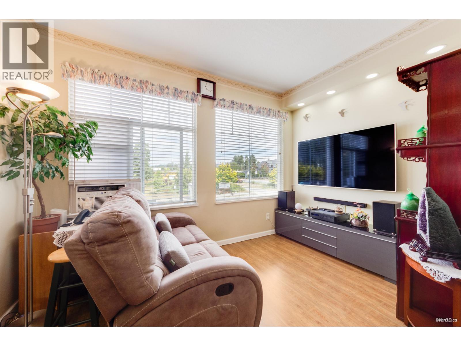 19 1010 EWEN AVENUE, New Westminster