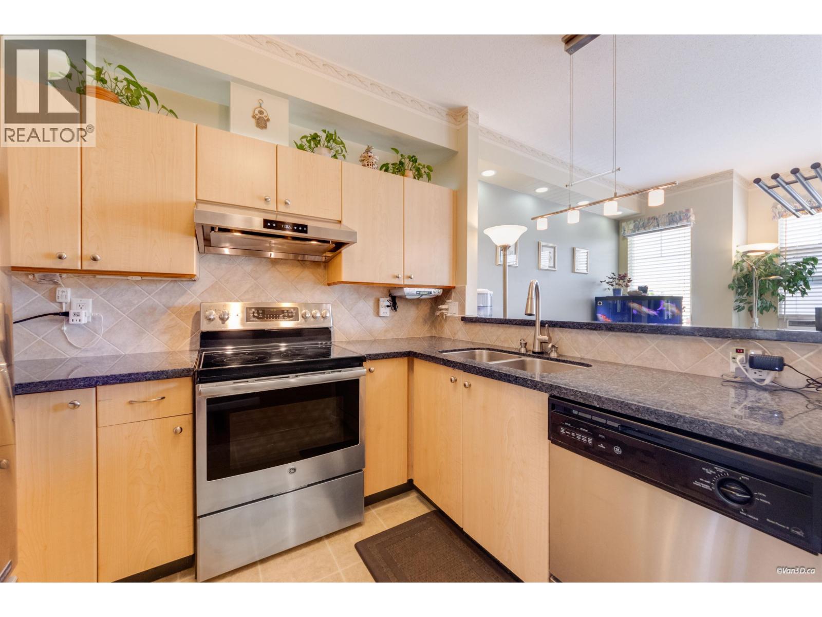 19 1010 EWEN AVENUE, New Westminster