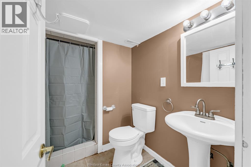 3003 REGIS AVENUE - 44