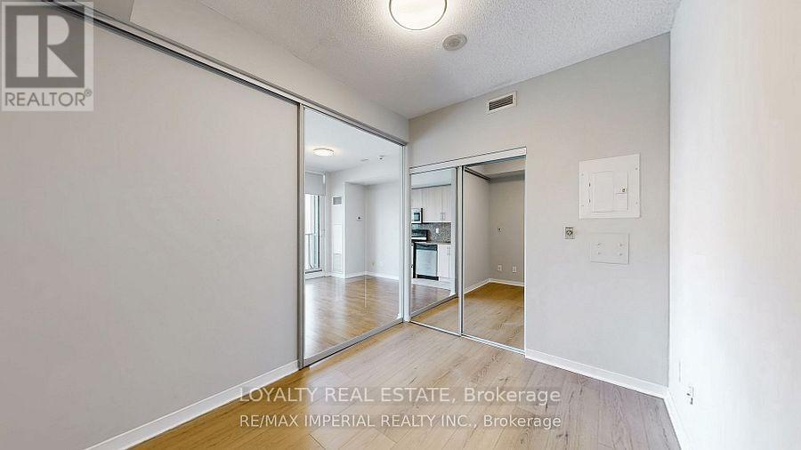 #4907 65 BREMNER BOULEVARD - 6