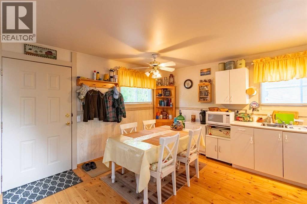 Listing photo – 14 & 16 4 Street, White Sands