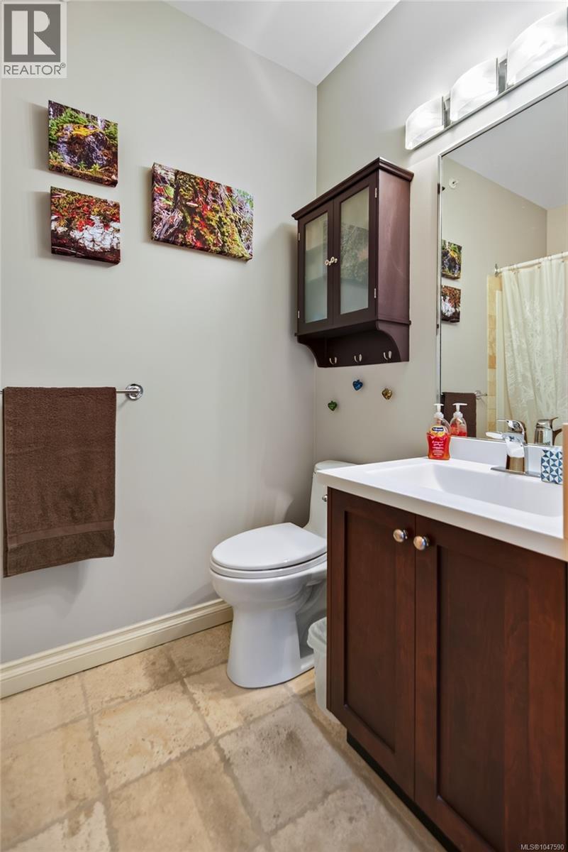 404 2676 Island Hwy S, Campbell River