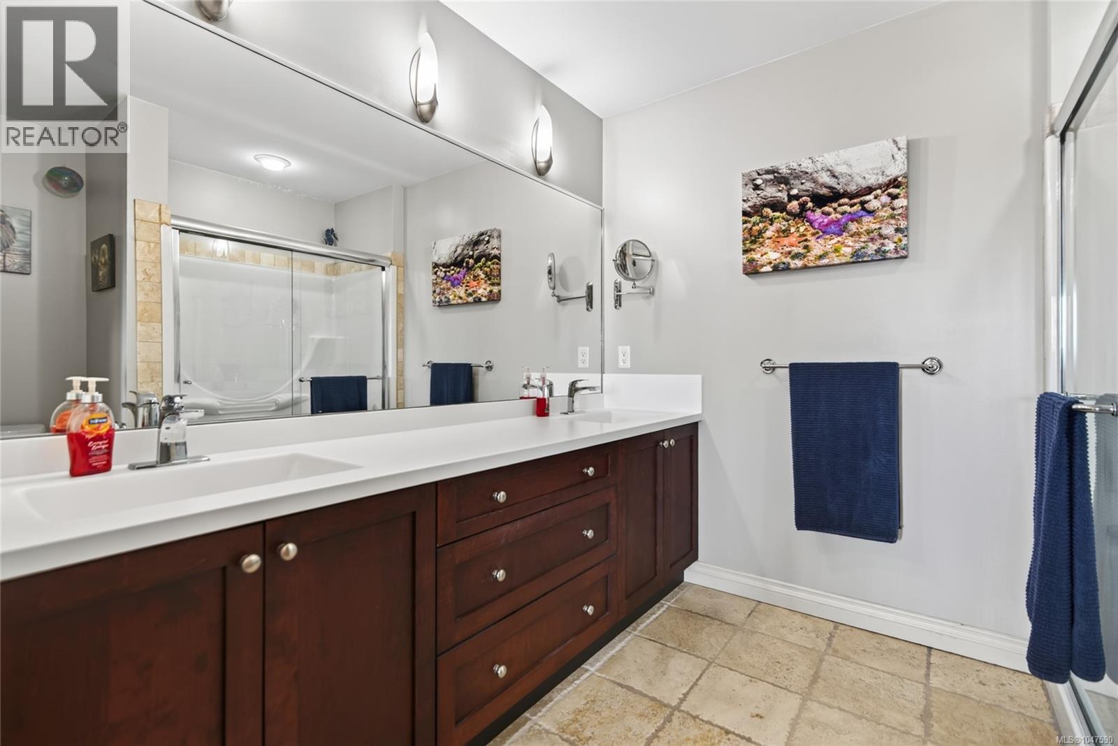 404 2676 Island Hwy S, Campbell River