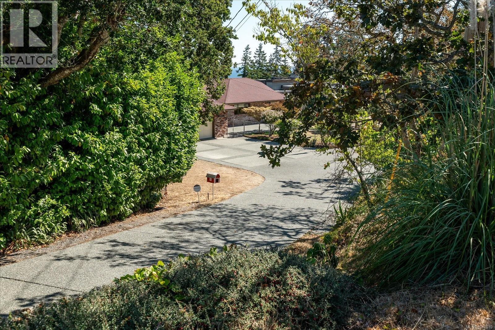 3596 Oakridge Dr - Image 68