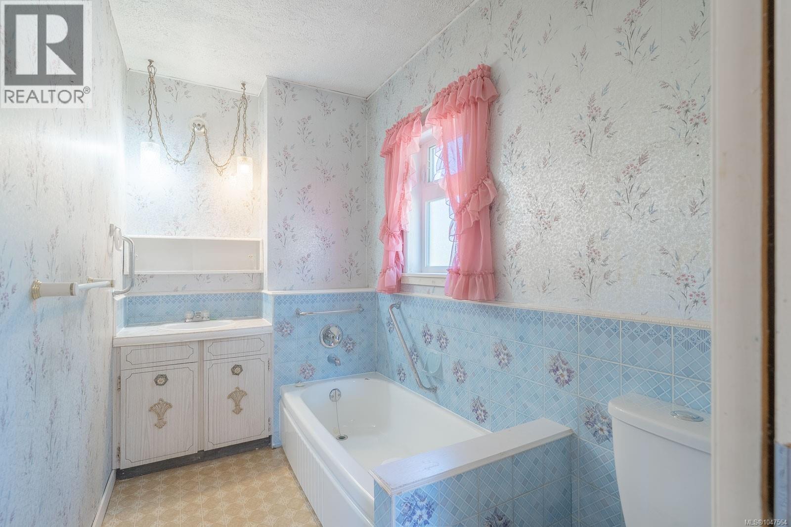 3910 Saltair Rd - 17