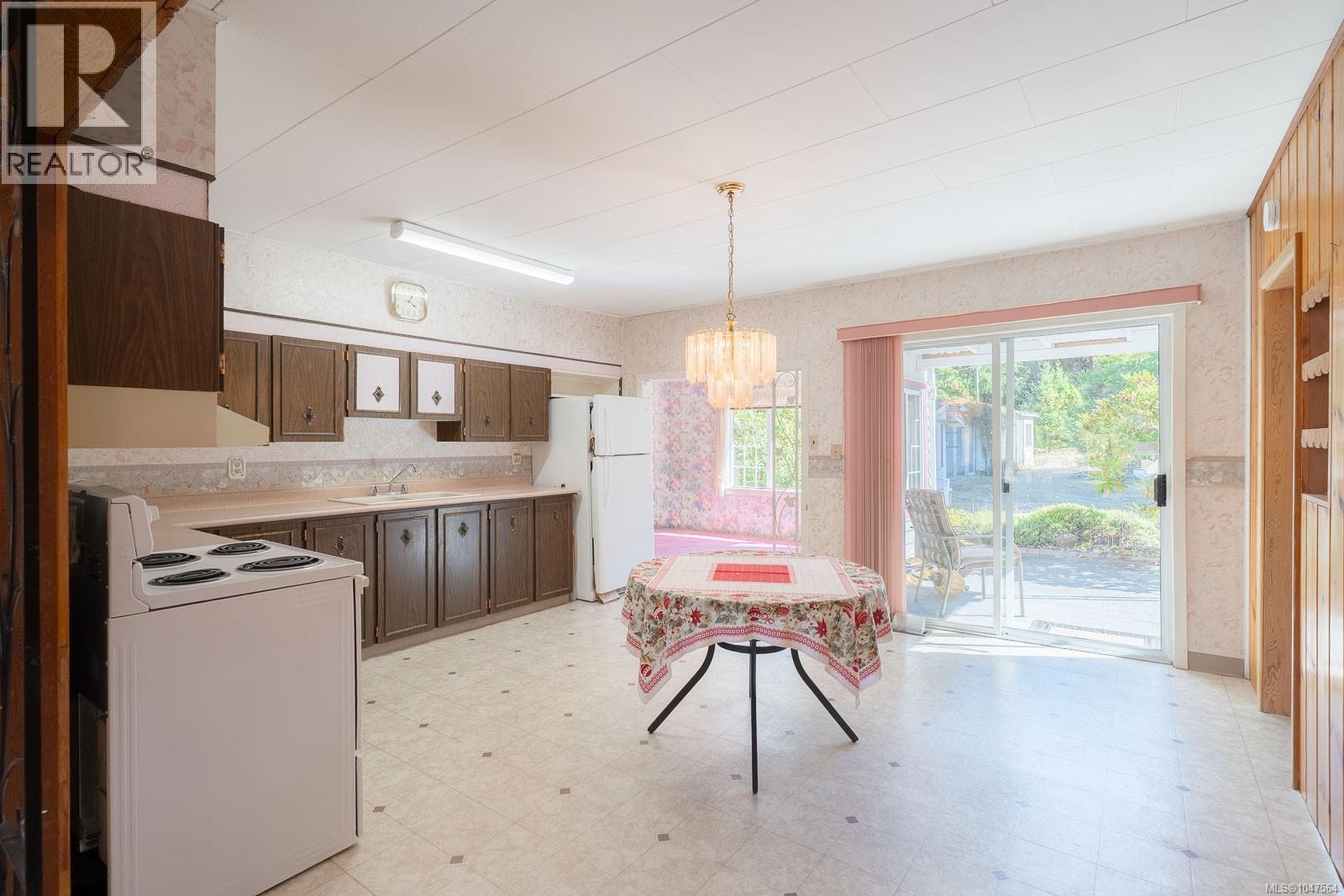 3910 Saltair Rd - 4