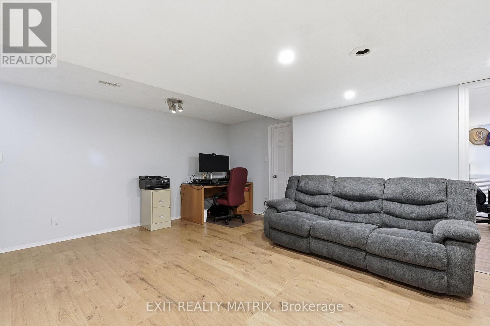 751 CLEARCREST CRESCENT - 29