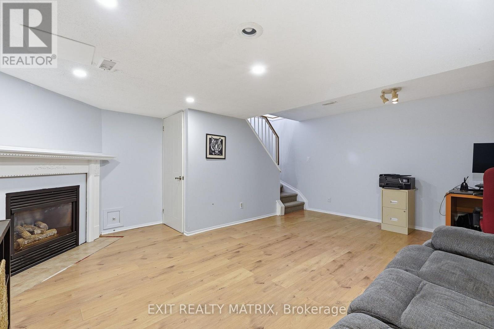 751 CLEARCREST CRESCENT - 30