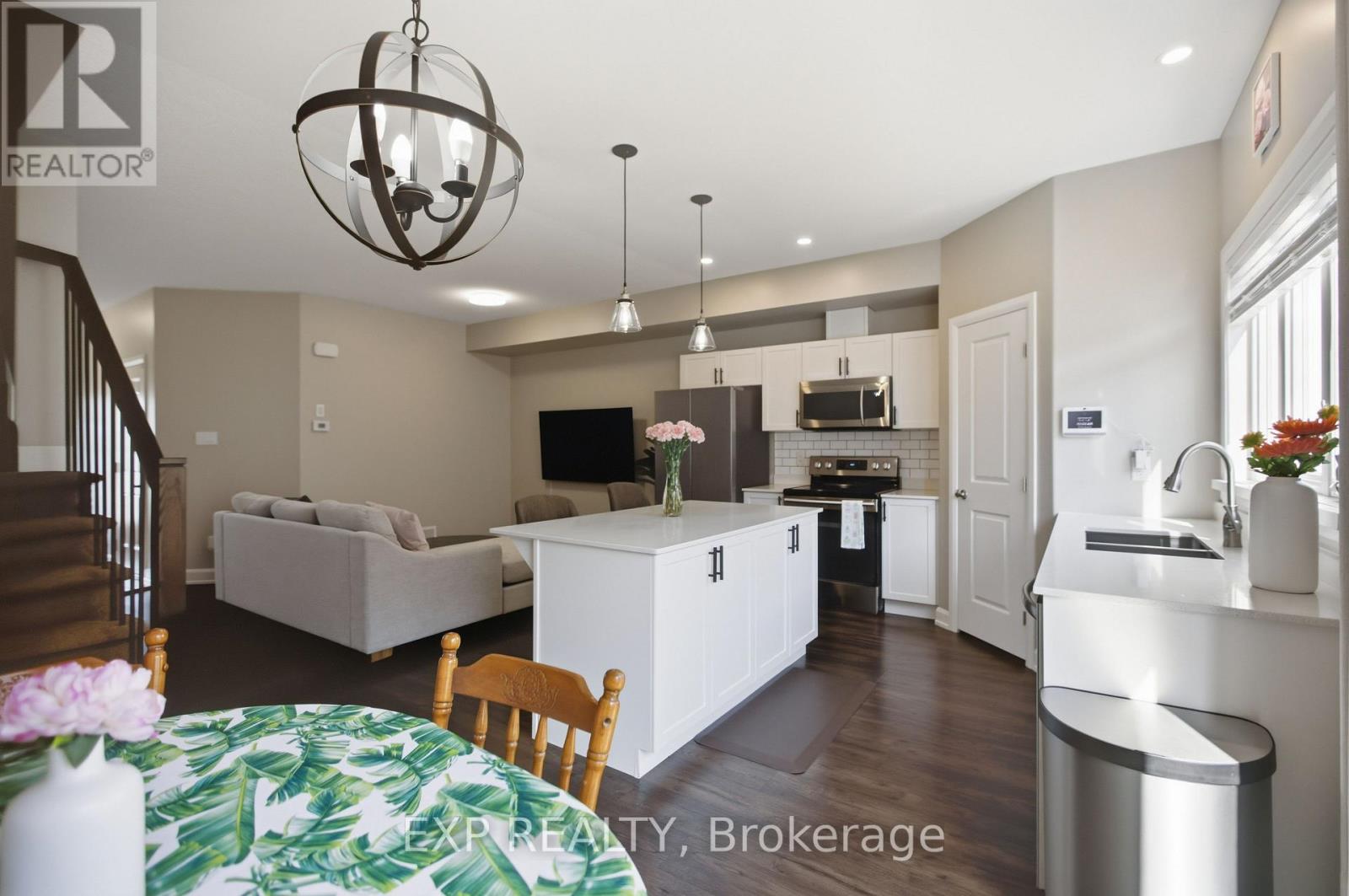 42 VIMY RIDGE CRESCENT - 13