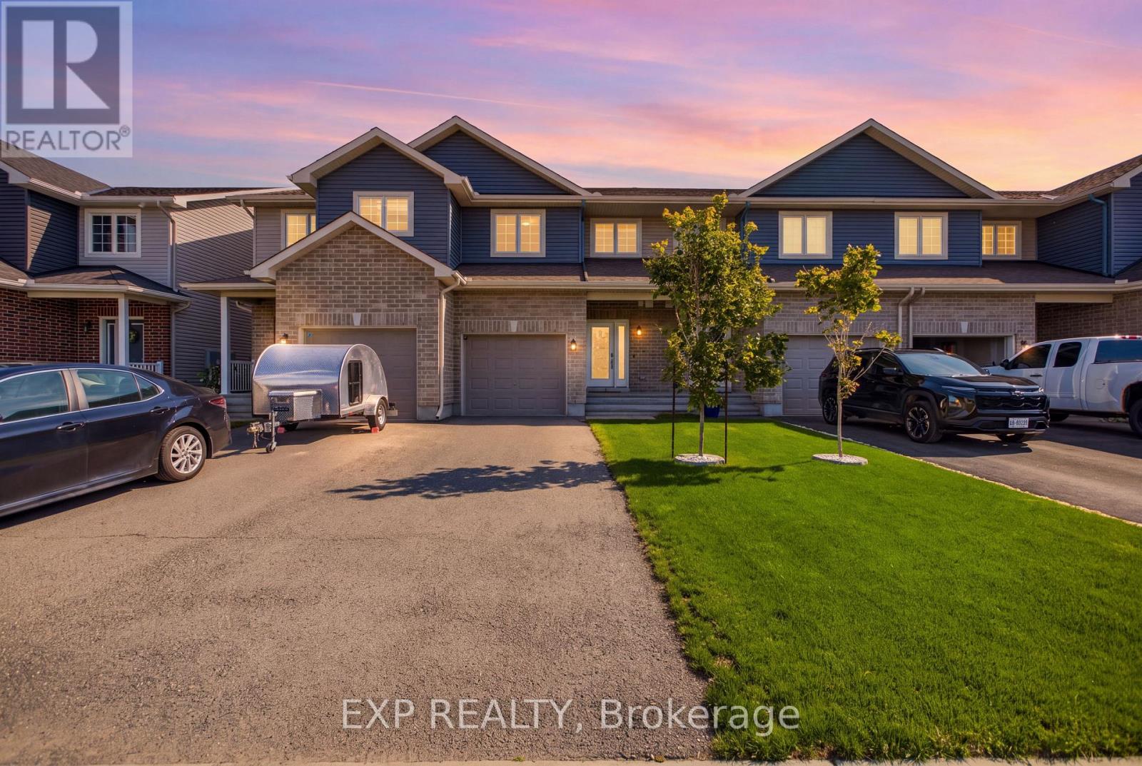 42 VIMY RIDGE CRESCENT - 2
