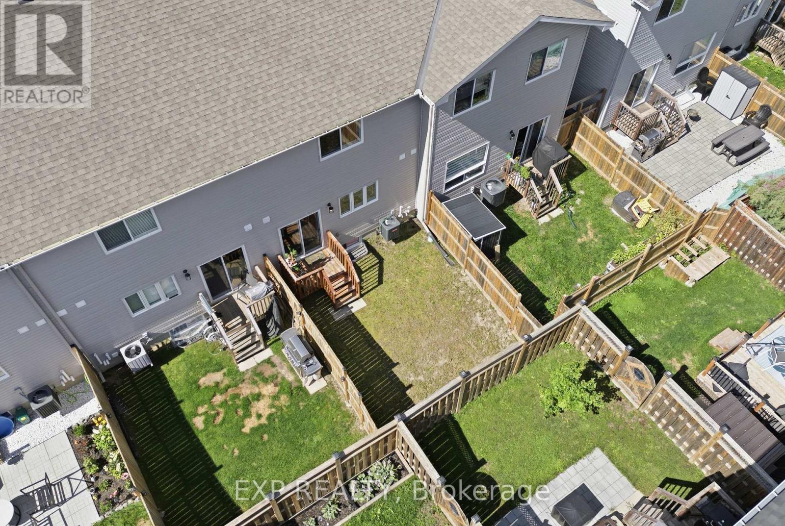 42 VIMY RIDGE CRESCENT - 24