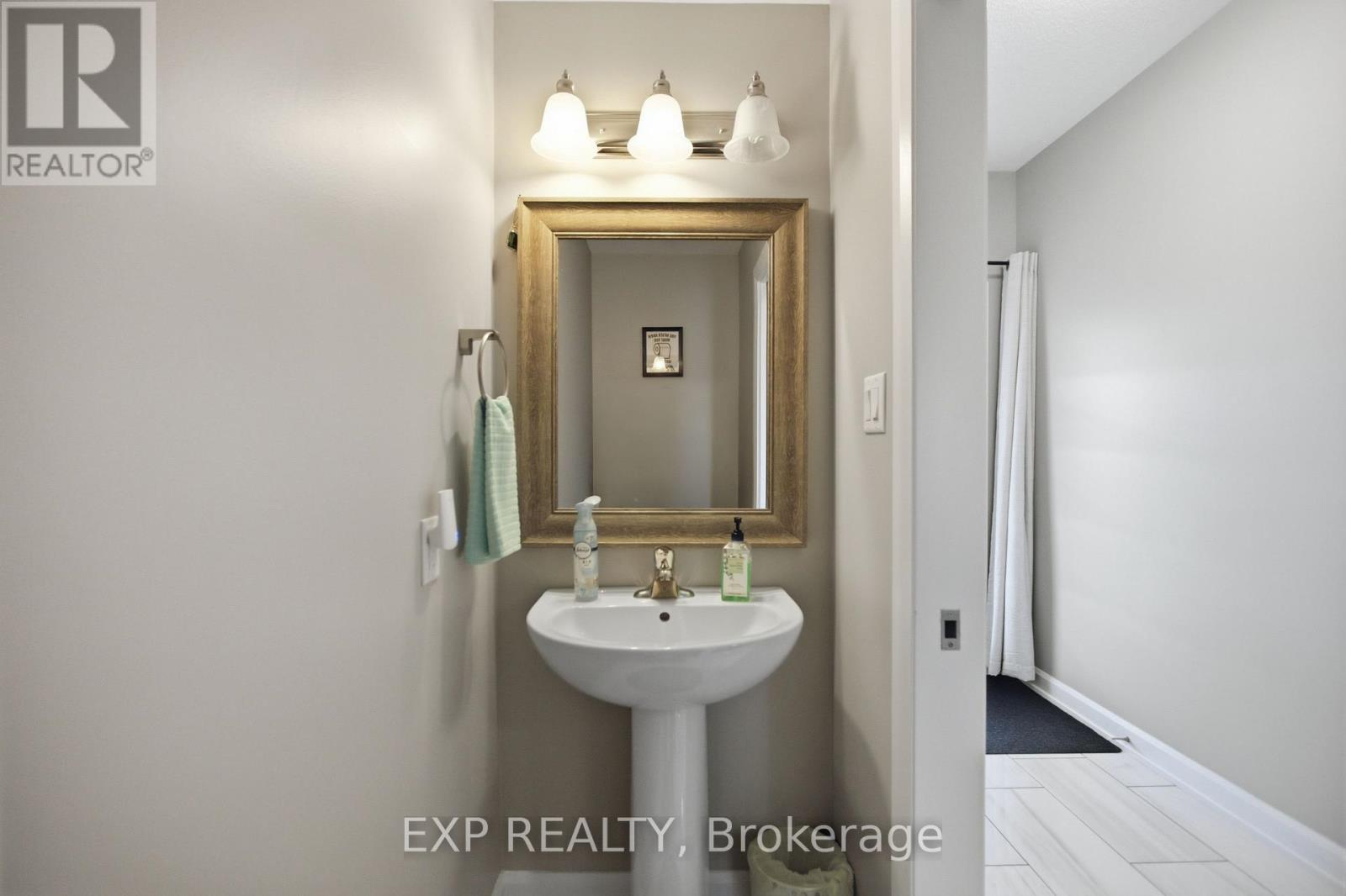 42 VIMY RIDGE CRESCENT - 5