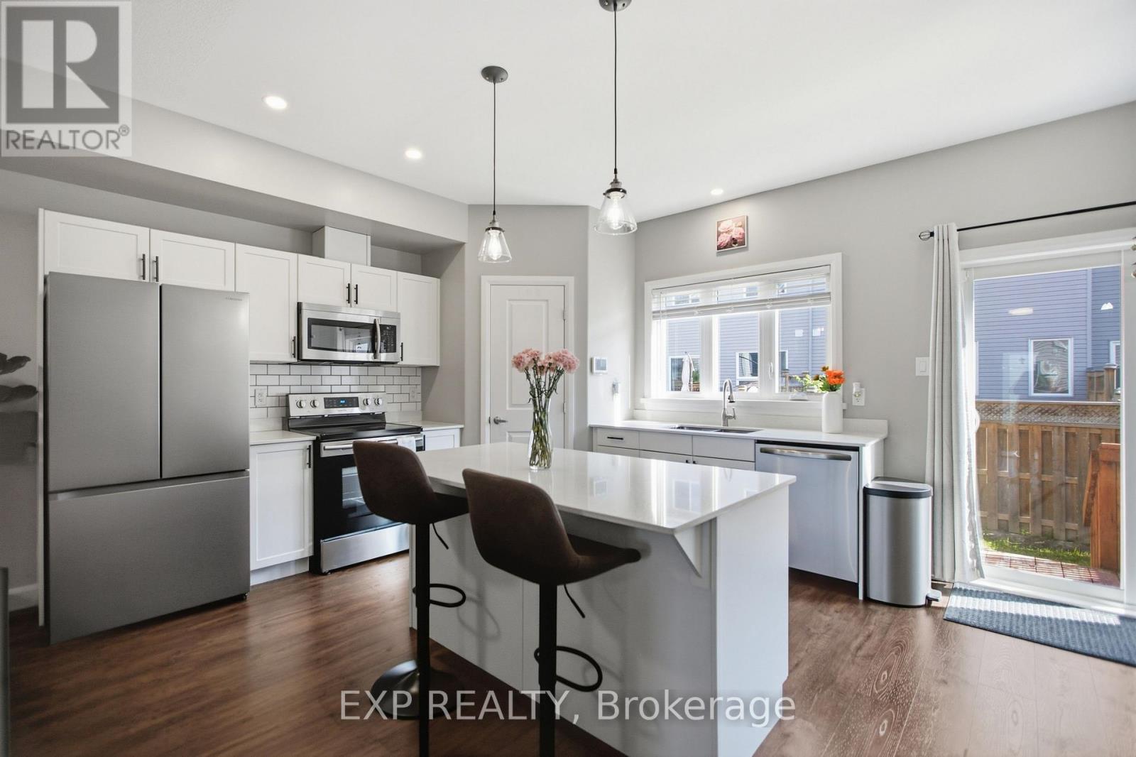 42 VIMY RIDGE CRESCENT - 8