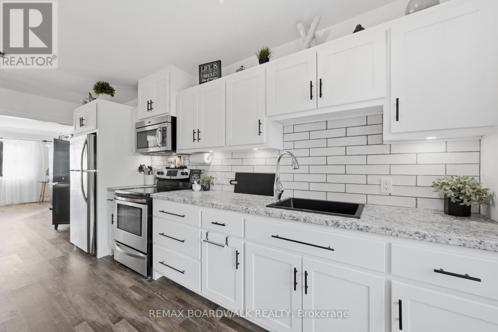 762 ST LAWRENCE STREET - Image 19