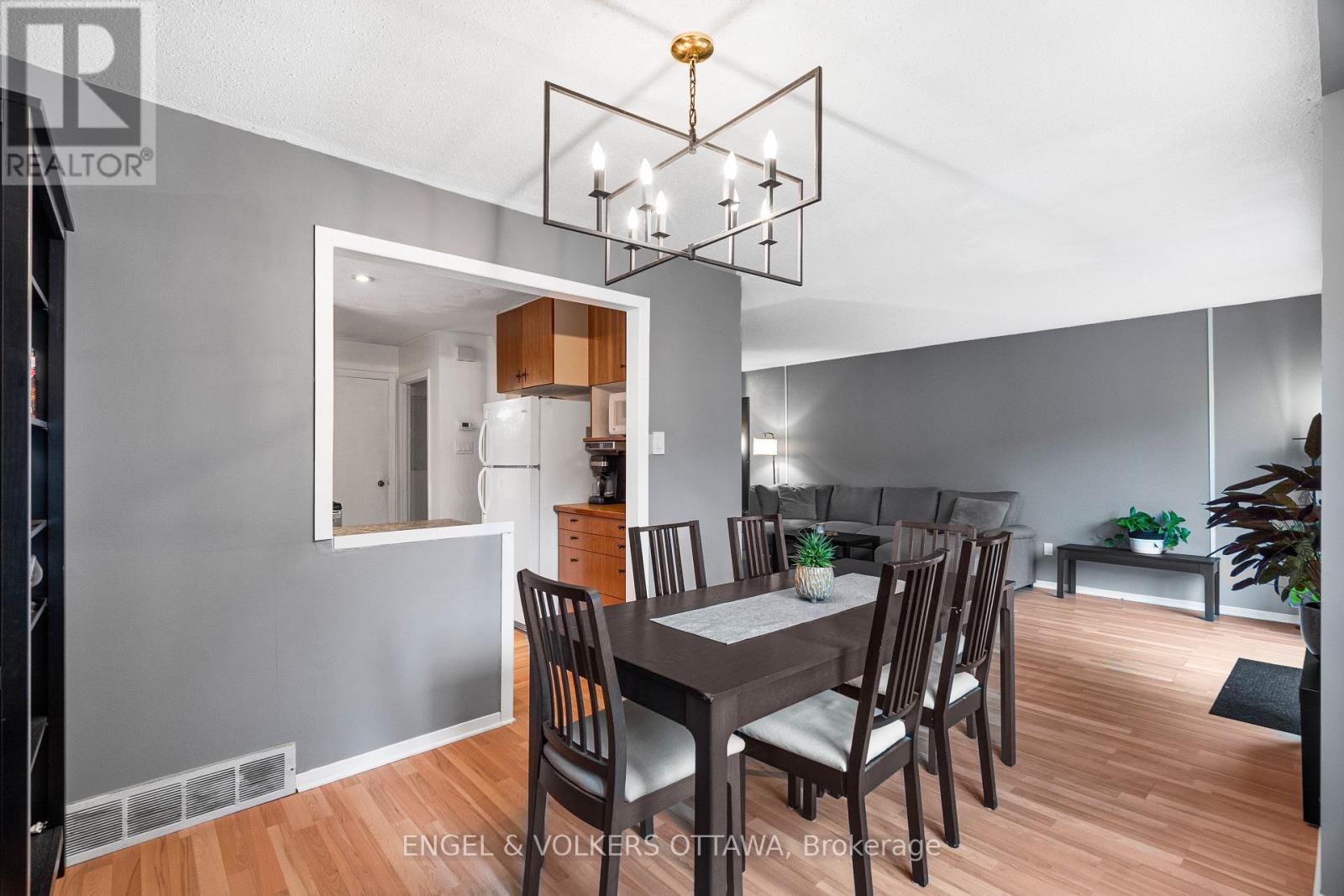 10 ESTELLE CRESCENT - 17