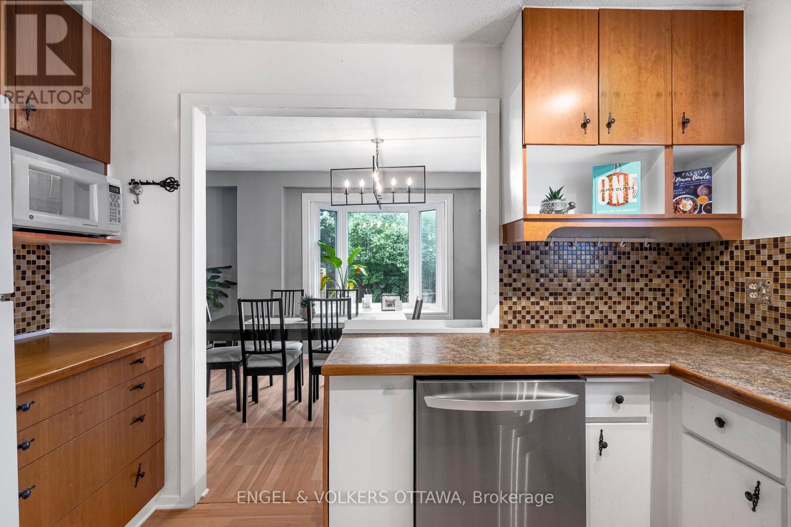 10 ESTELLE CRESCENT - 23