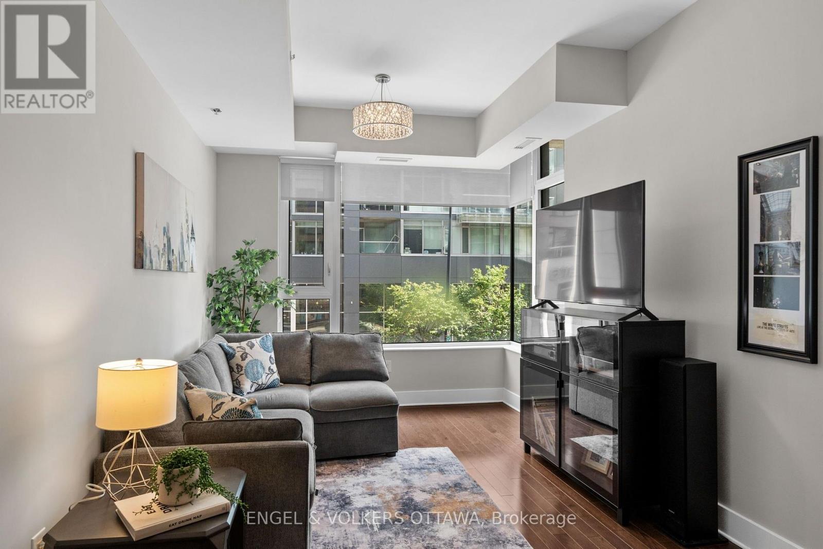#219 101 RICHMOND ROAD - 12