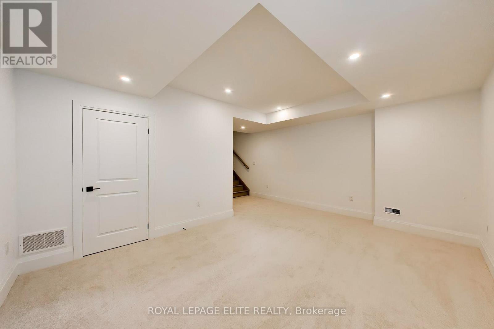 11 DENNISON STREET S - 34