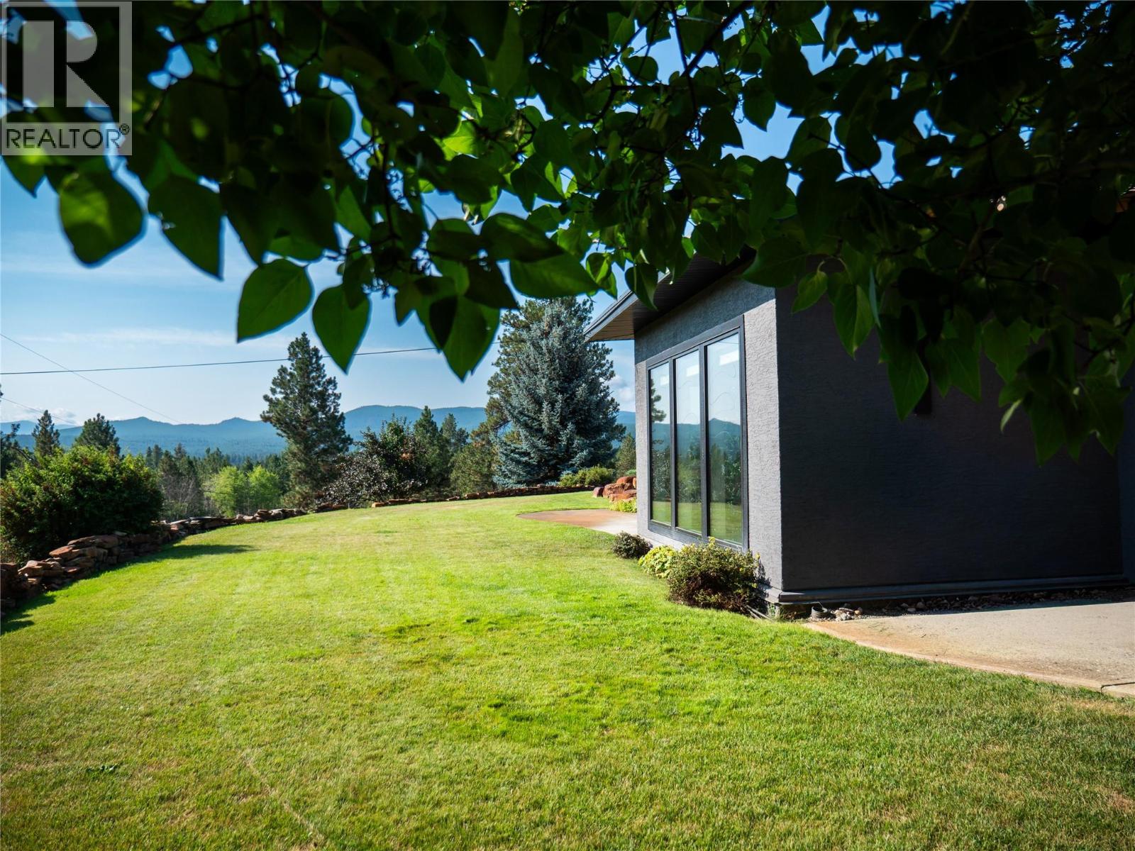 9767 & 9765 Pighin Road, Cranbrook