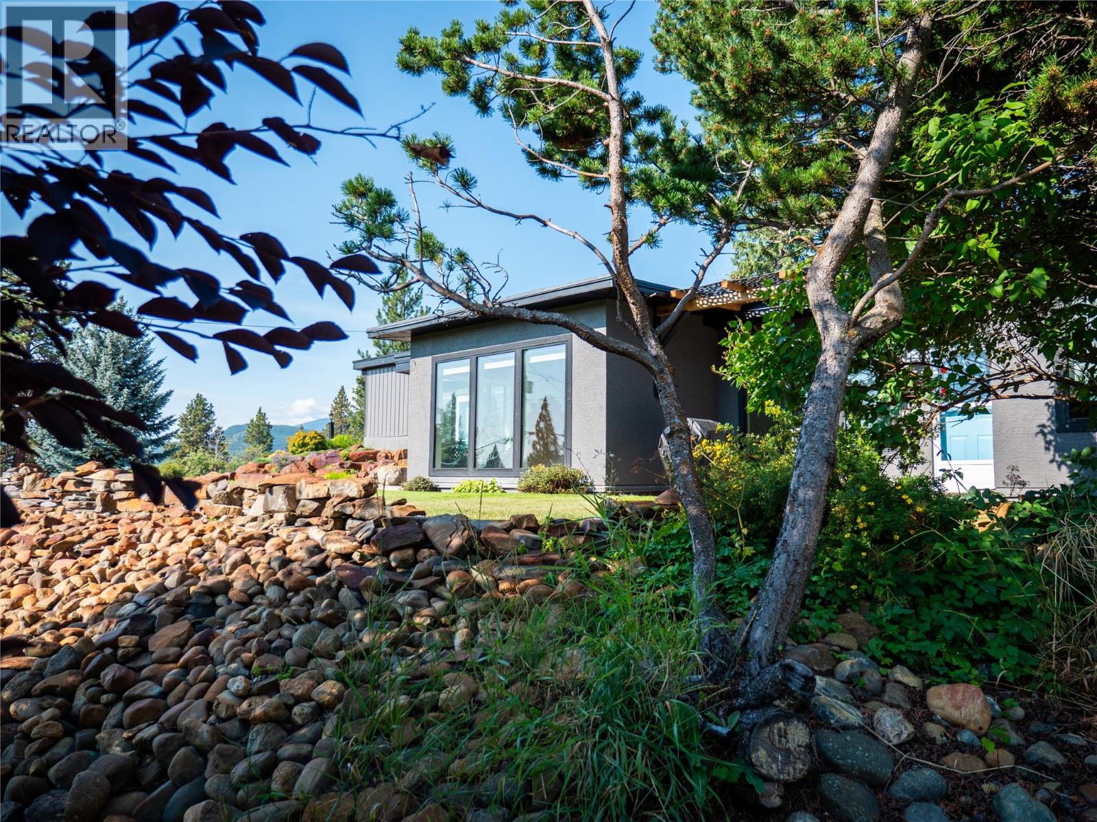 9767 & 9765 Pighin Road, Cranbrook