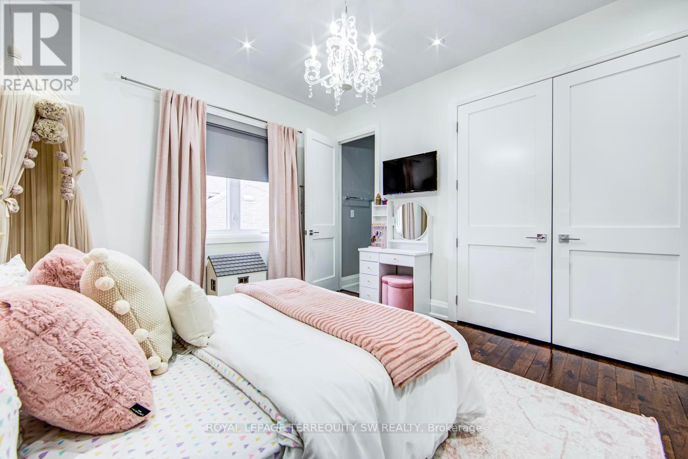 888 FOURTH STREET - 23