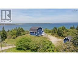 Sunroom - 91 Mcgray Avenue, North East Point, NS B0W1E0 Photo 6