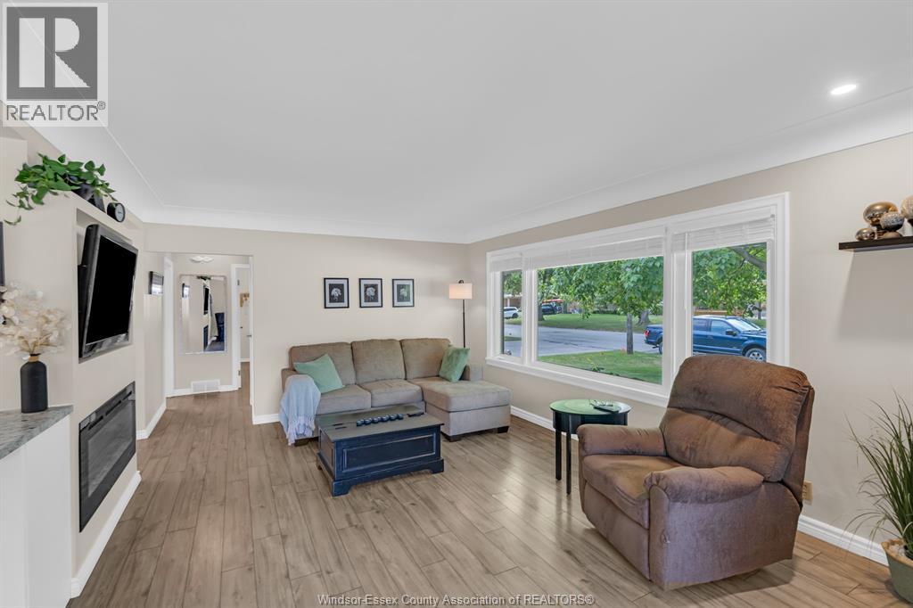 22 DANFORTH - 6