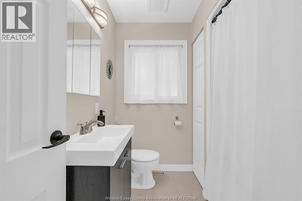 22 DANFORTH - Image 21