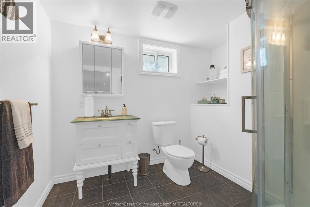 22 DANFORTH - 26