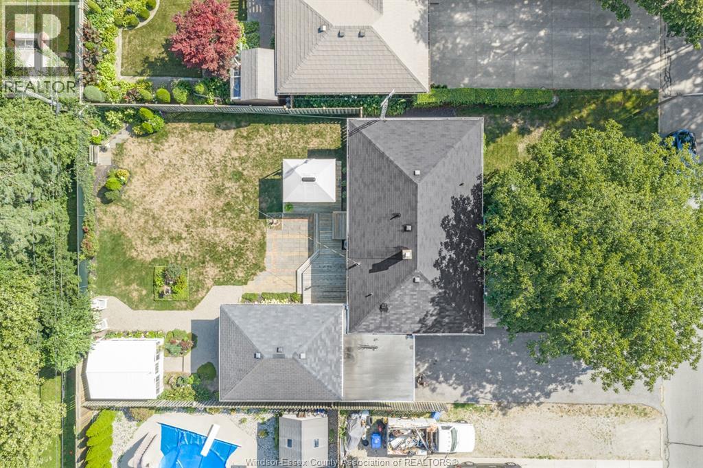 22 DANFORTH - 50