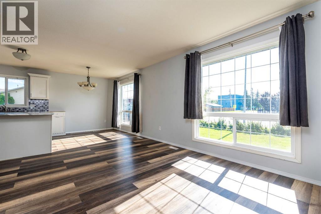 1501 49 Avenue - 9