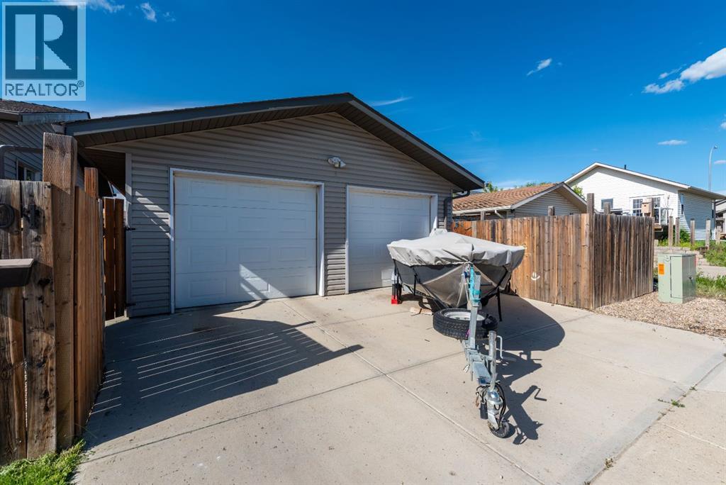 1501 49 Avenue - 29