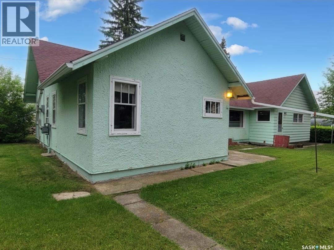 106 Railway AVENUE E
