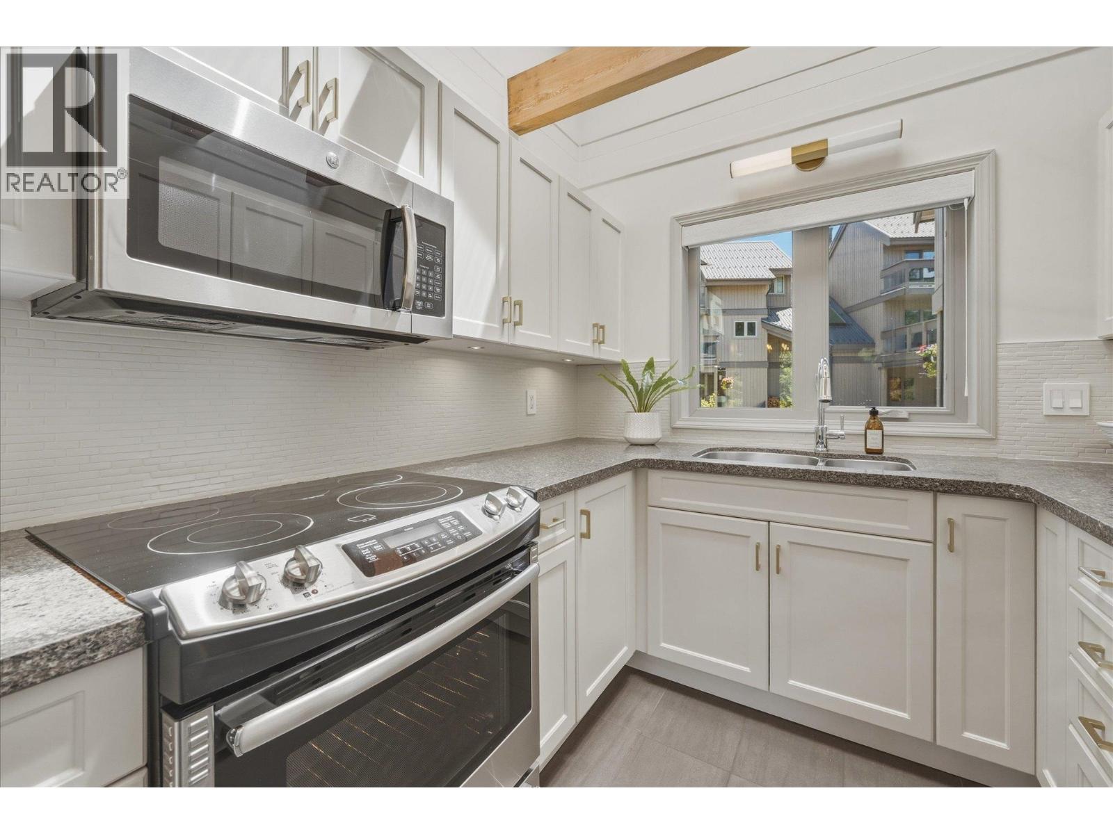 205 6117 EAGLE DRIVE, Whistler