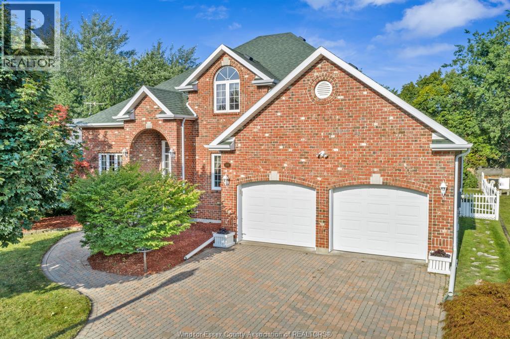 555 CHRISTINA CRESCENT