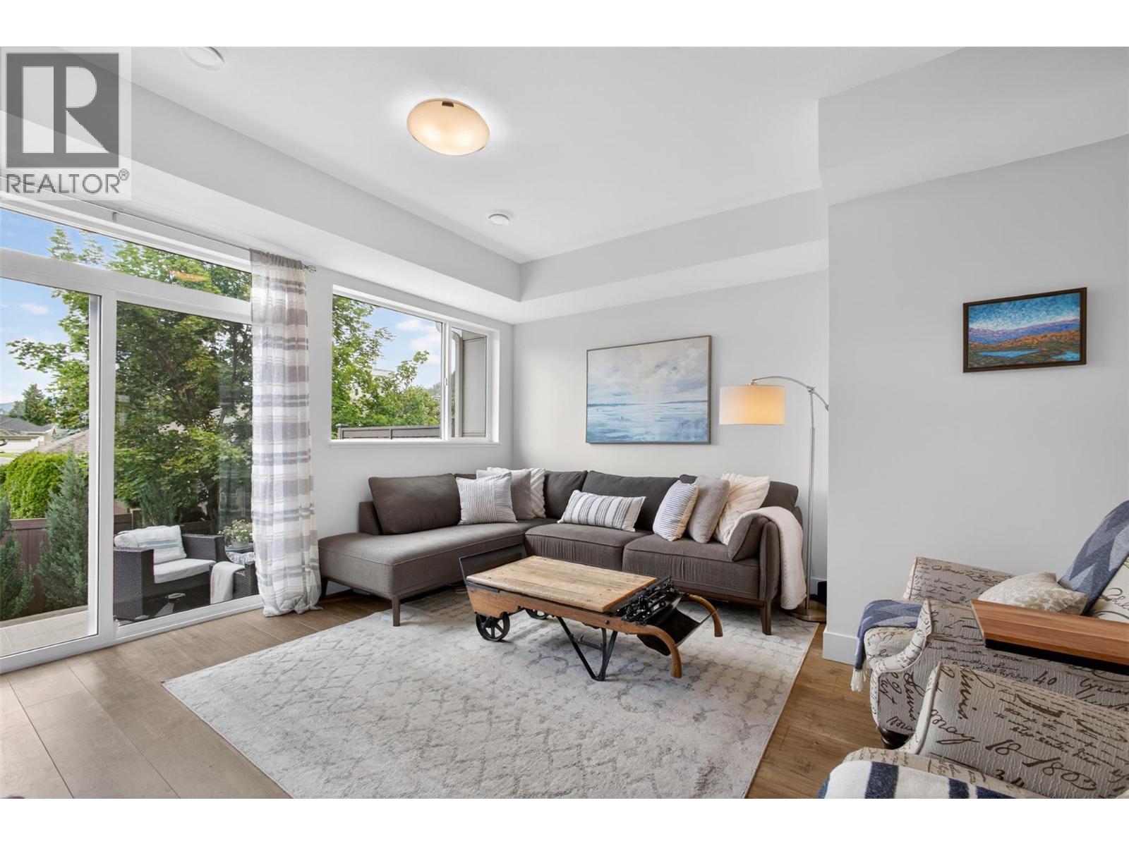 #28 720 Valley Road - 12